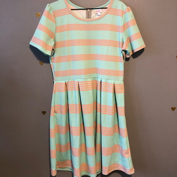 LuLaRoe Dresses & Skirts - Lularoe Amelia dress